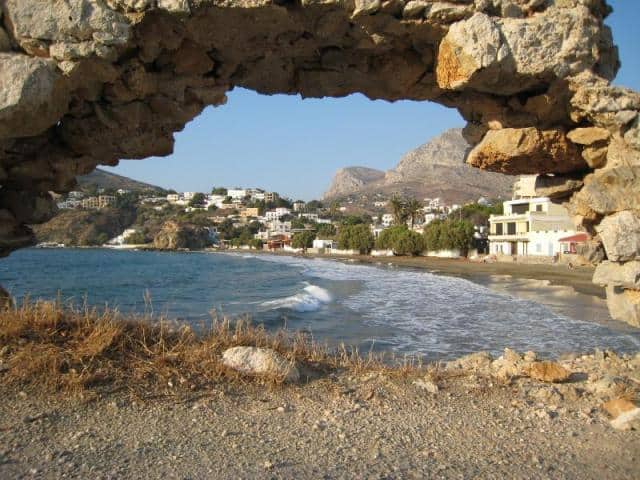 There are many beaches and isolated coves that are worth discovering by sailing boat while on sailing holidays in Kalymnos. Here is Kantouni beach in Kalymnos.