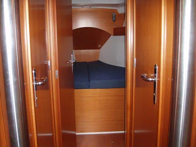 Beneteau Cyclades 43.4/ Front Cabin
